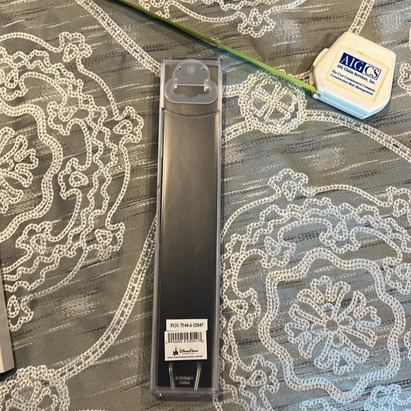 Limited Release Disney Parks Mickey watch NWT - Picture 5 of 6